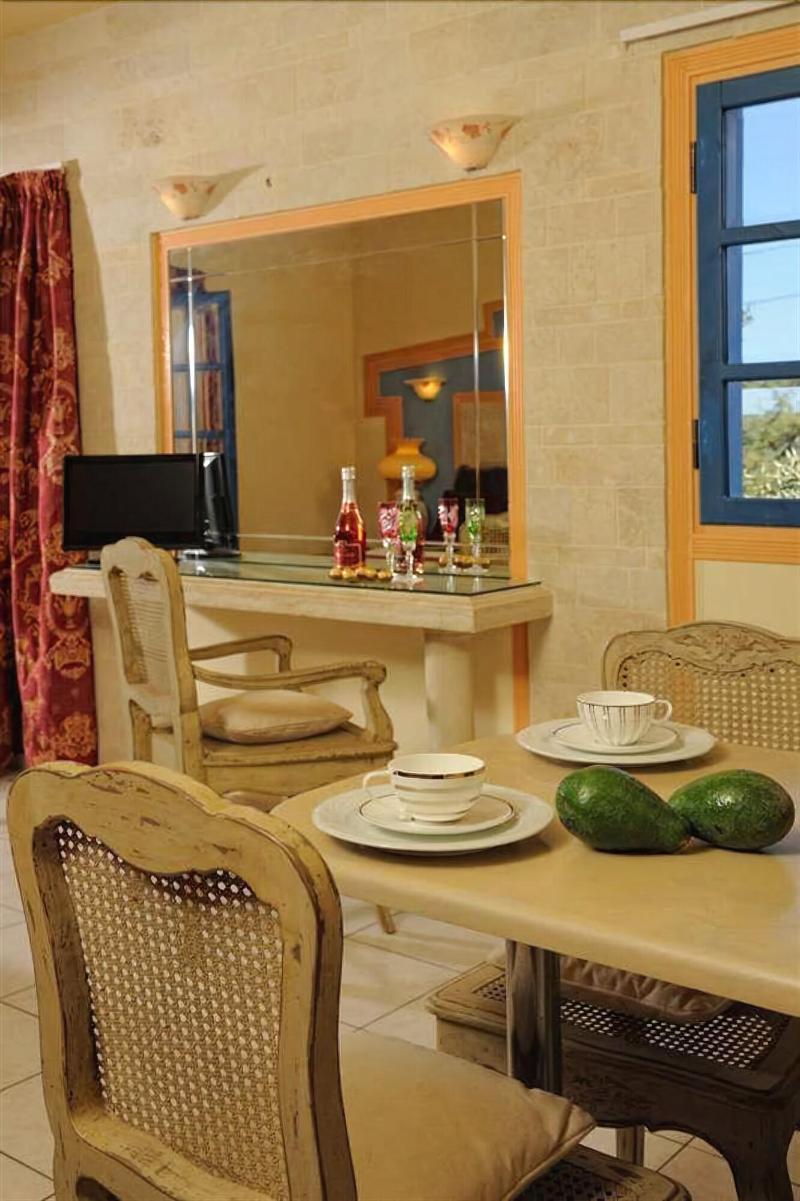 Parthenis Hotel & Suites Малиа Экстерьер фото